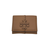 TORY BURCH LOGO BIFOLD MINI WALLET TAN