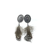 CONCHO FEATHER EARRINGS BROWN WHITE SILVER